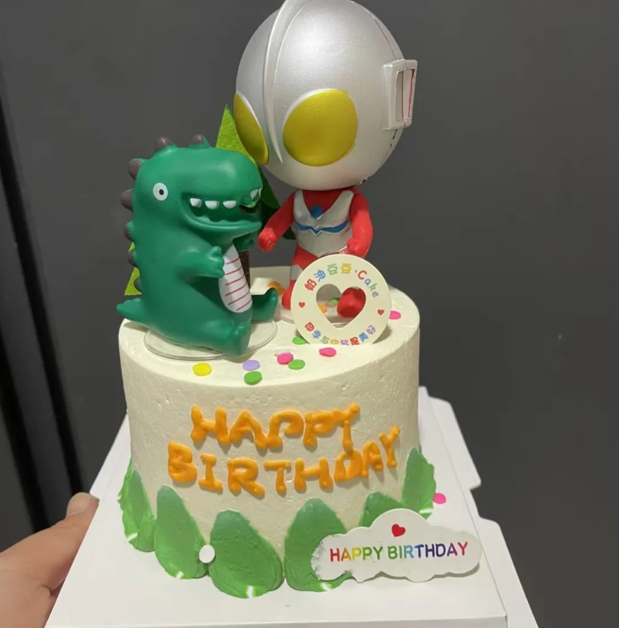 昨天大侄子过5岁生日，去街上准备买个蛋糕庆祝🎉一下。老板问要几寸的，我随口说来