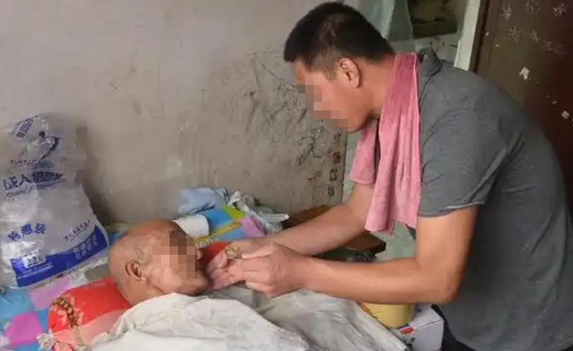 侄孙意外发现遗嘱，揭开老汉生前深情遗愿！