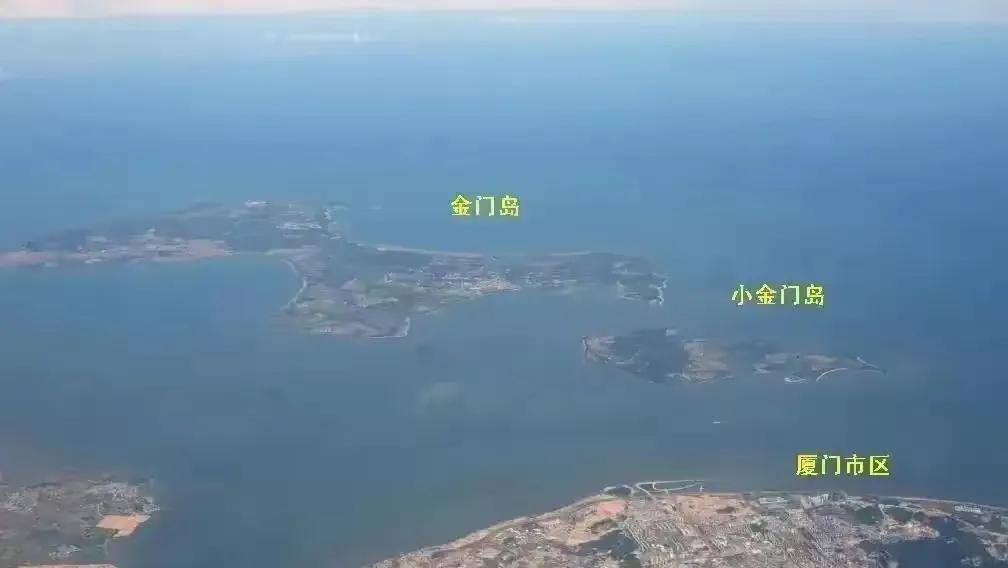 在1949年华夏大地正被时代的巨手拨弄于新旧交替的浪潮之中！解放战争的烽火一路燎