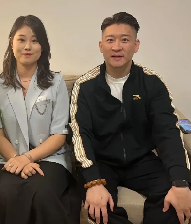 嘿，你说巧不巧，曹云金这些年经历不少事儿，估摸着是慢慢咂摸出郭德纲当年的不易了。