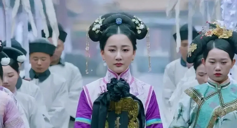 大妃阿巴亥被逼殉葬与皇太极有关吗？未必，就算不死也斗不过皇太极。
第一，阿巴亥是
