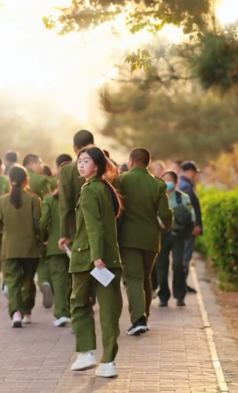 这样的中学生校服，你家孩子会喜欢吗？