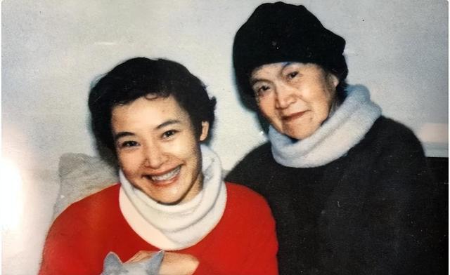 让春晚导演向全国道歉,入美国籍却回中国捞金,她到底什么来头?(美籍华人上春晚)-第10张图片-九妖电影 让春晚导演向全国道歉,入美国籍却回中国捞金,她到底什么来头?(美籍华人上春晚)-第10张图片-九妖电影