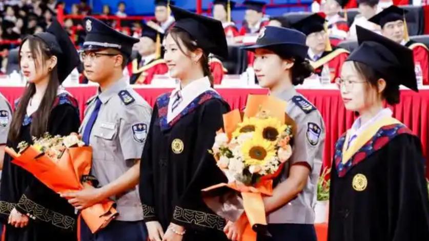 美女考研失败后到北大当保安，书写异彩人生