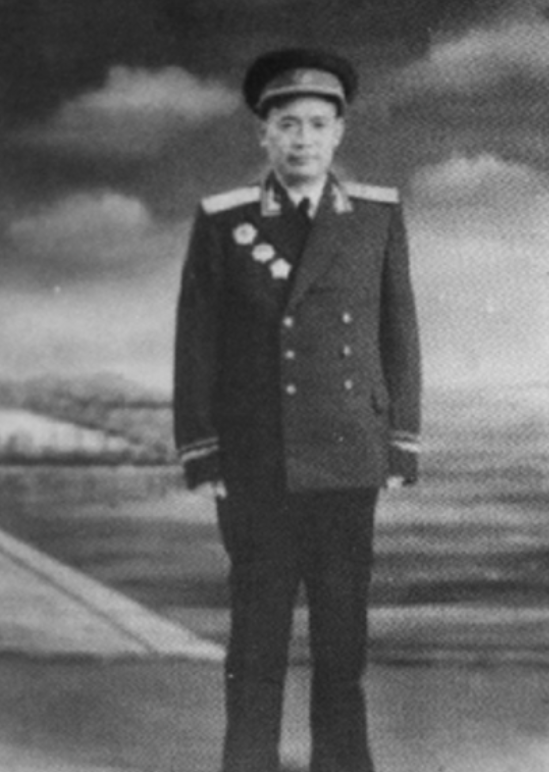 1946年，100多名解放军为投诚的2000号土匪举行欢迎仪式，却忽然接到情报：