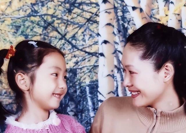 曾被央视力捧，名气超宋祖英，被绿后闪婚小鲜肉，现住农村很平凡（被央视表扬的艺人名单）-第13张图片-九妖电影