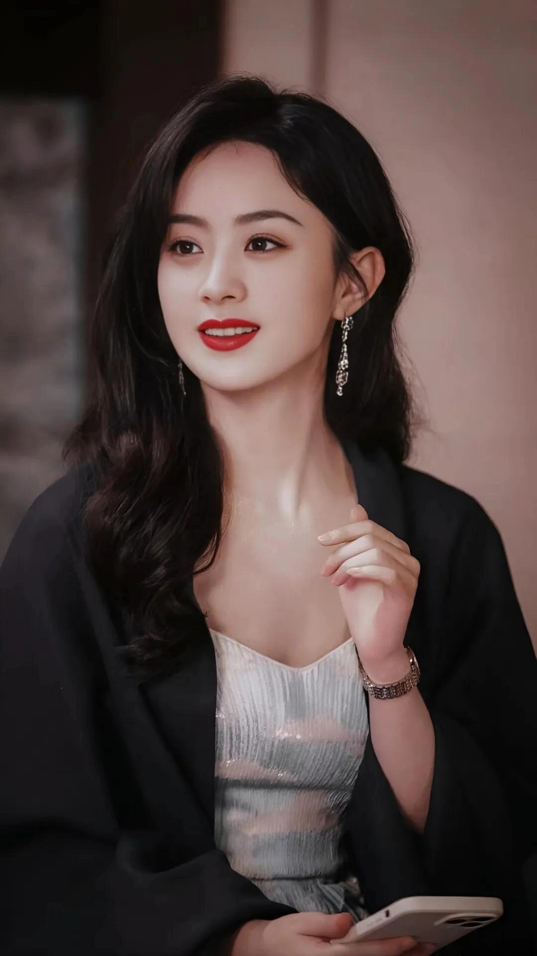 赵丽颖与儿子露营：事业家庭两不误