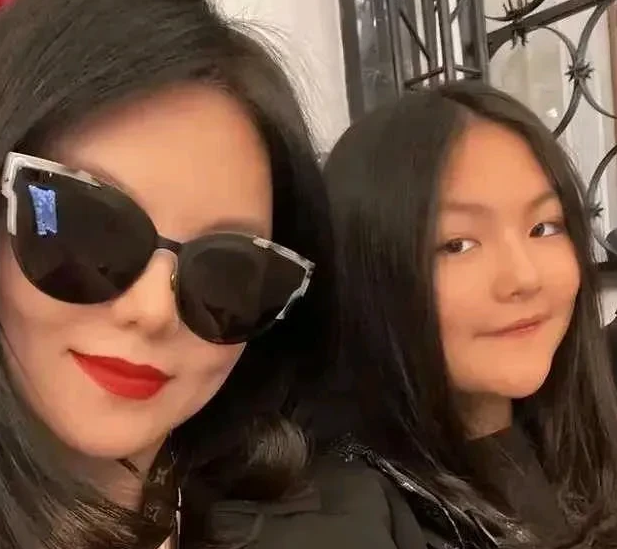 李湘和王诗龄光吃3个包子就花了130！看起来和普通包子也没啥不同