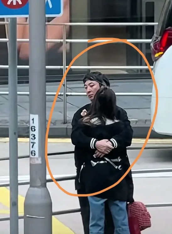 万达集团的公子哥王思聪，心可真大。家里的老父亲1000多万的股权都被冻结了。他还