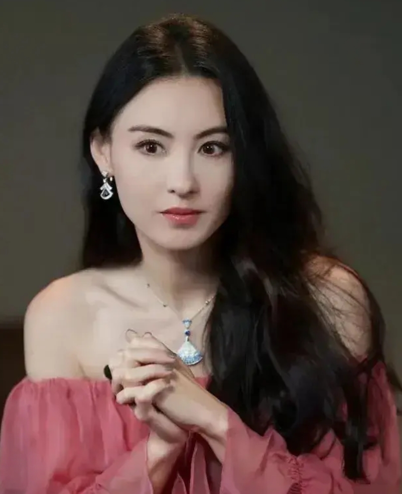 同为谢霆锋的女人，张柏芝和王菲你会选择谁？我认为，肤浅的男人会选择张柏芝，而有内