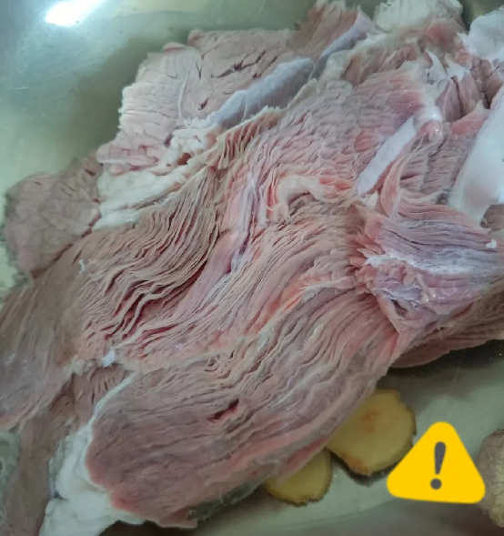 今天去集市买了一块牛肉，老板说这是最好的一块肉，我看老板挺实在 就买了！ 回到家