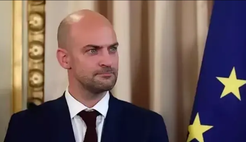 大事情！已经彻底杠上了！
​法国外交部长巴罗明确表示，法国将加强对黎巴嫩军队的支