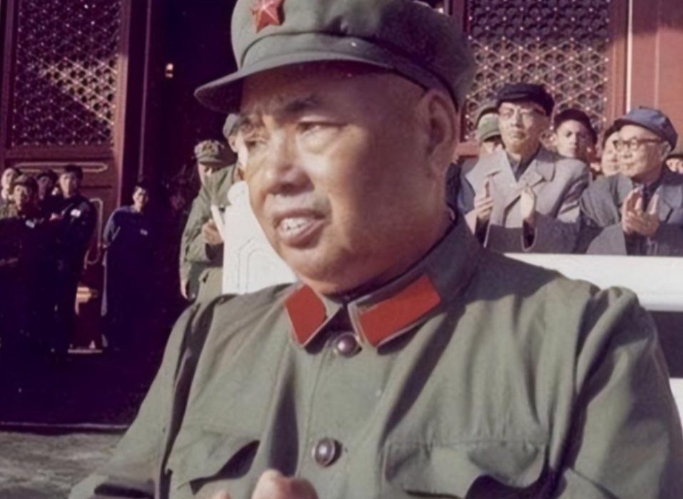 1967年10月，安保人员向许世友汇报：“司令，有人想要见您。”许世友不耐烦地大