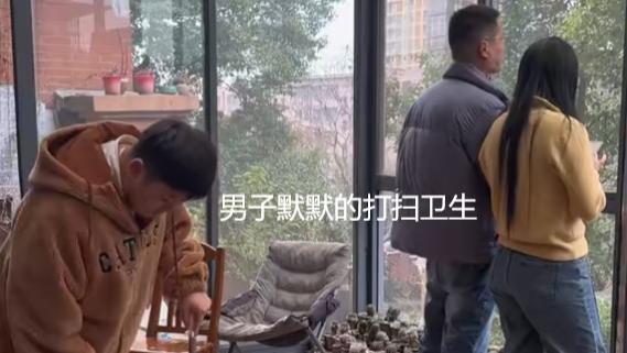 女子经常带男老板回家，丈夫被迫选择接受，每次默默做好卫生工作