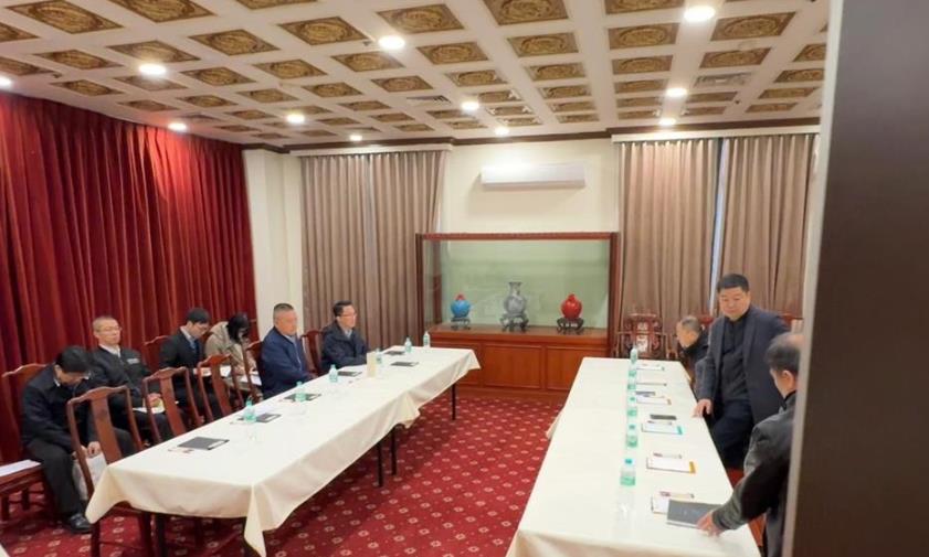 大陆渔船翻覆案连续15轮协商都以破局收尾，这让两岸舆论哗然，而岛内前“立委”沈富