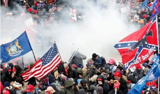 拜登真的被逼宫了，难怪他之前说“只有上帝才能让他退选”。

而特朗普亲口承认说自