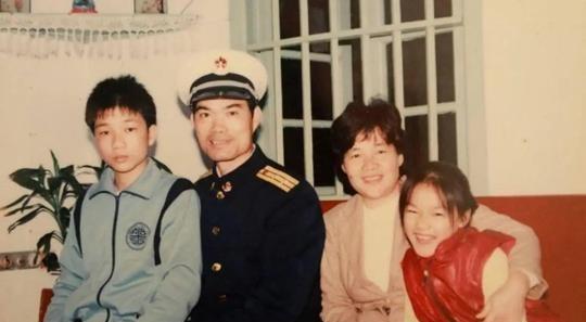 1971年，23岁的女干部李玉枝嫁给了一级伤残战斗英雄，新婚之夜二人同房时，她竟