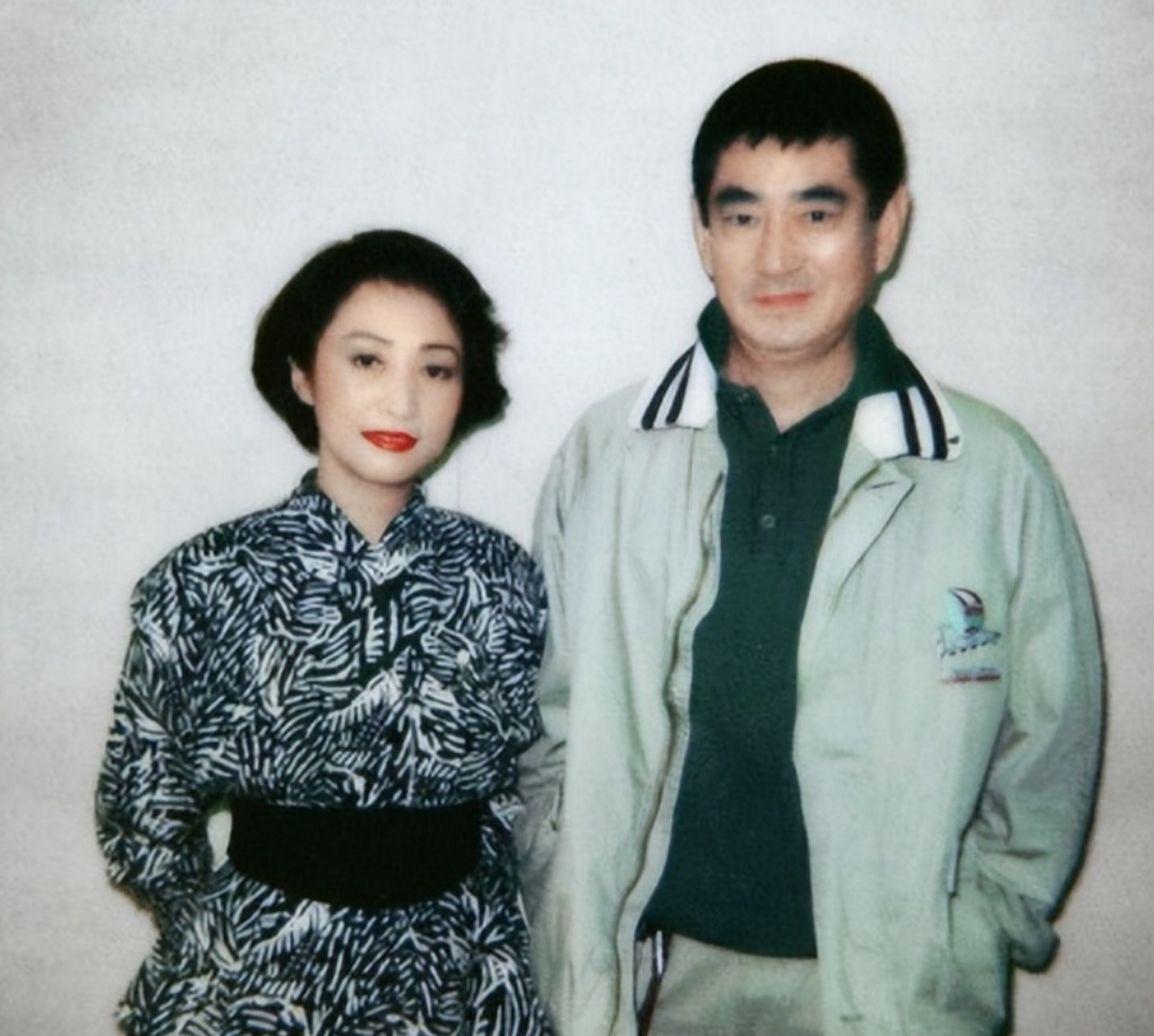 2014年，83岁的高仓健去世后，将40亿的遗产全部留给了保姆小田贵。
高仓健的