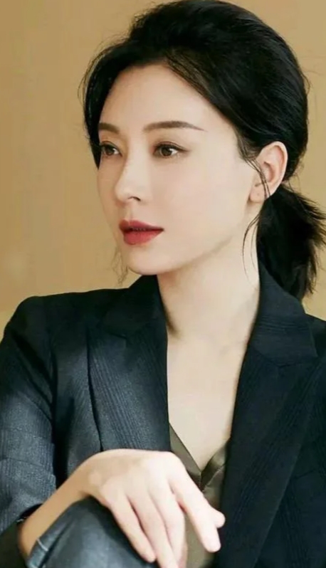 多栖影后陈数，演技璀璨，艺术无界