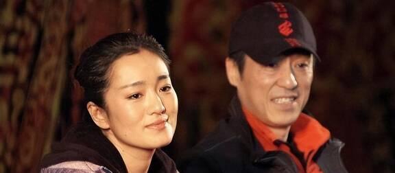 50岁张艺谋与19岁陈婷同居，未婚给他生下3娃，如今过得怎么样？