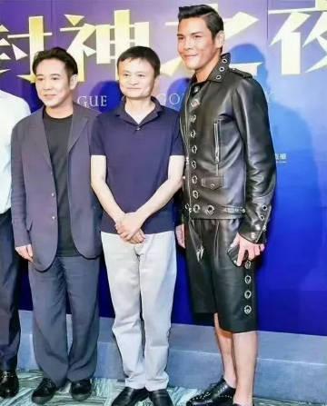 李连杰看起来居然还没有马云高？感觉电影里的李连杰也不矮呀~