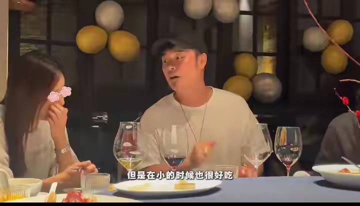 陈赫给老婆庆生还打马赛克！网友狂嘲：十年了还不敢露脸？但是看照片中一家人其热融融