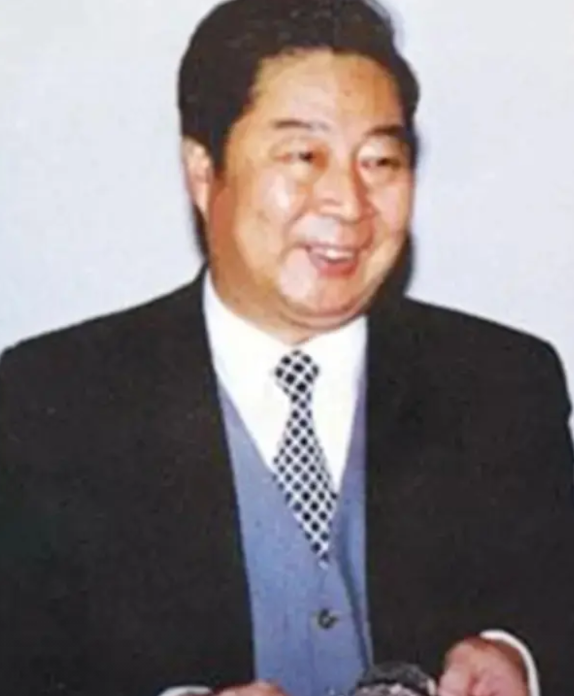 1990年代，湖南省委副书记家中遭遇偷窃，原本想着干完这票便金盆洗手，未曾想，小