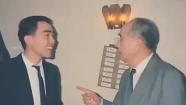 杨议再次拜访侯耀华大师，挽手如同父子般温馨，师承夙愿即将实现