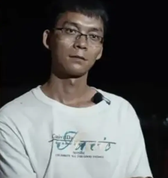 唐尚珺的16次高考成绩

2009年：372分
2010年：405分
2011年