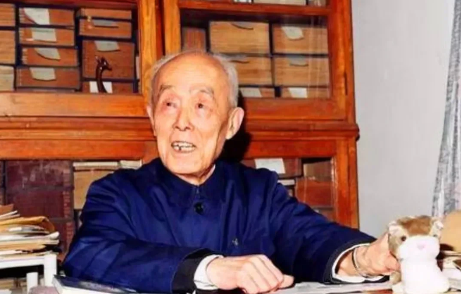 1994年，季羡林的妻子彭德华去世，需要4万丧葬费，他让儿子季承出2万。季承拒绝