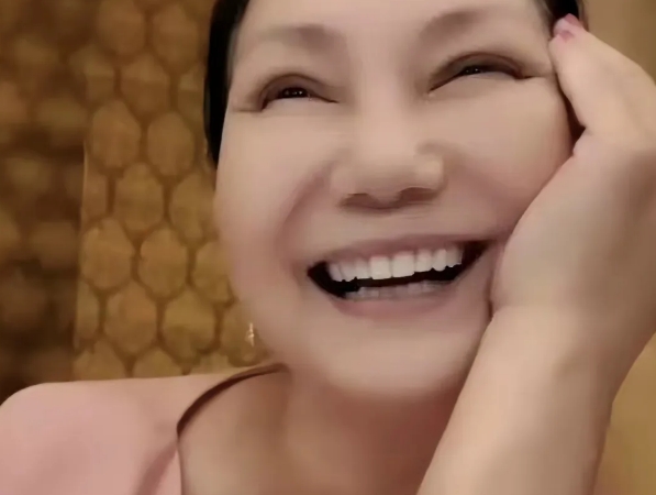 大S妈真是一个非常不简单的人啊！

普通的母亲如果女儿走了，而且还是一直为她挡风