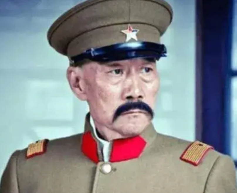 张作霖还是太大意了，如果稍微警惕一些，历史或许就会改变。
当时他认为保险车前面有