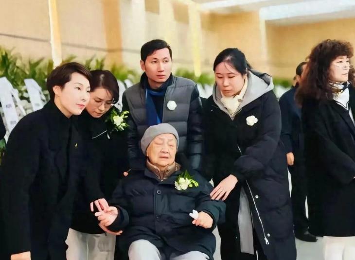 童祥苓冬至下葬！
 
英雄杨子荣，现代京剧巨匠童祥苓永久的铭刻我们心中，永将载入