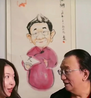 侯二爷这是豁出去了！
亲口在直播的时候承认自己有一对双胞胎女儿，
而且还让老大过