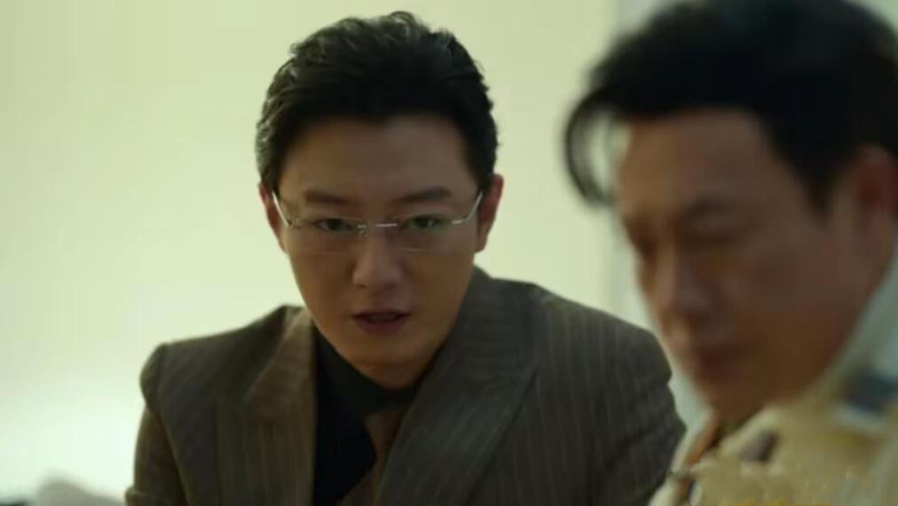 《狂飙》:高启盛为何却一直没有结婚?唐小虎：你看他对风情万种的大嫂抱的什么想法！