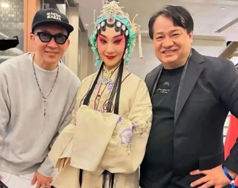 大S可是放心了！
千呼万唤始出来，欧巴终于回台北了！

网友直呼：“大S真不容易