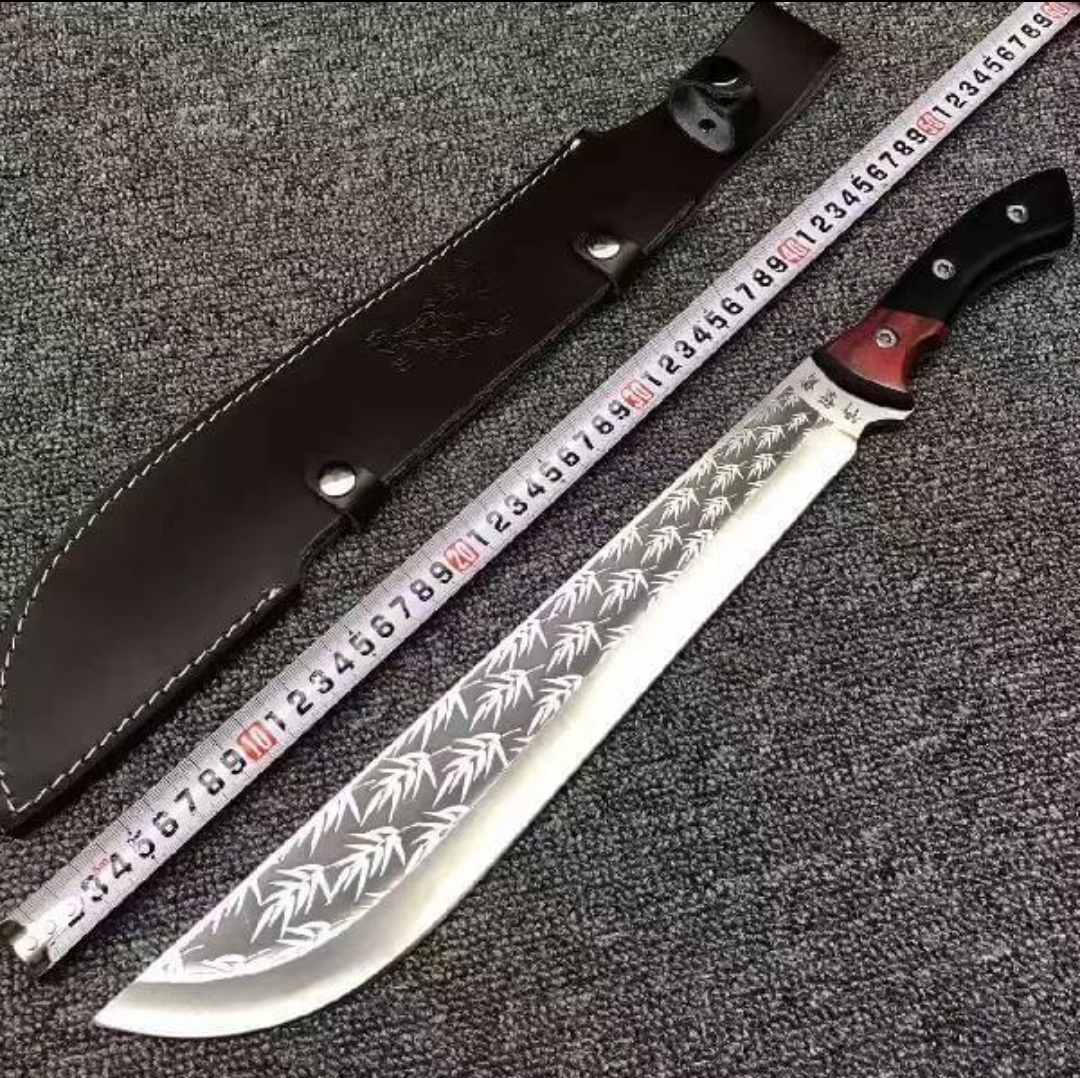 黑帮电影里的人打架都很傻，总是拿着砍刀、铁棍火拼互殴，不应该拿弓箭射人，拿标枪投