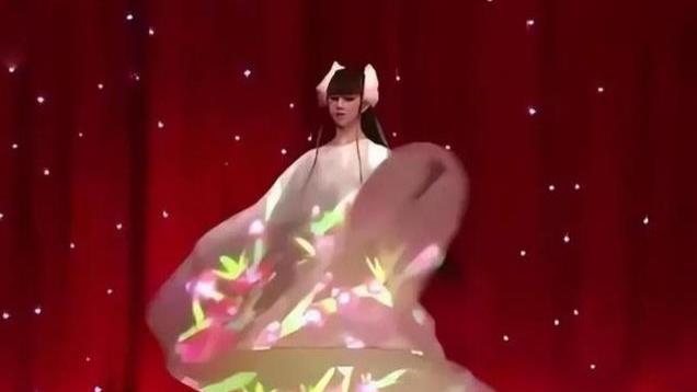 春晚“一转”成名的小彩旗，拒绝接班杨丽萍，如今怎样了？