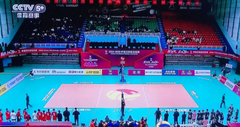 中国排坛的奇葩事真多。
央视五➕的比赛时段不播前四江苏主场对辽宁的比赛，却现场直