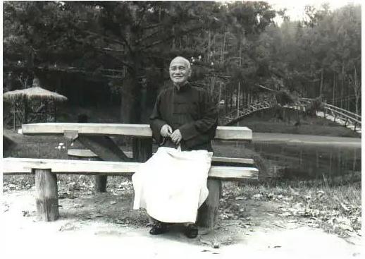 1965年，毛主席劝蒋介石回大陆，老蒋提出6个条件，毛主席：同意
新中国成立后，