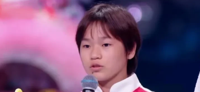 在大湾区晚会现场，最受欢迎的不是国际巨星的成龙，也不是低调内敛的张译，而是跳水冠