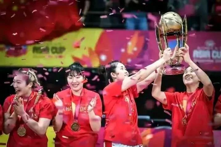 宫鲁鸣组建女篮阵容概率人选
中锋：李月汝 韩旭 张子宇 刘禹彤 杨衡瑜 许晨妍 