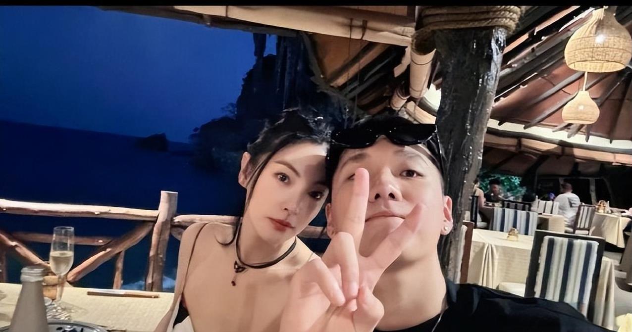 张雨绮的小男友原来这么厉害！他可不是什么单纯“贪图富婆”的恋爱脑。
张雨绮官宣了