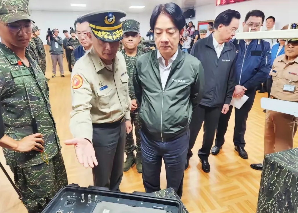 解放军东部战区演习第一天，赖清德在干啥？
一方面他，他指使安全团队迅速公布演习资