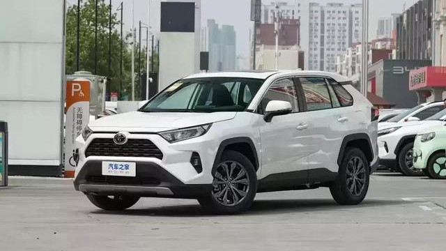 新款RAV4荣放上市 屏幕换了 配置提升了 性价比更高了
