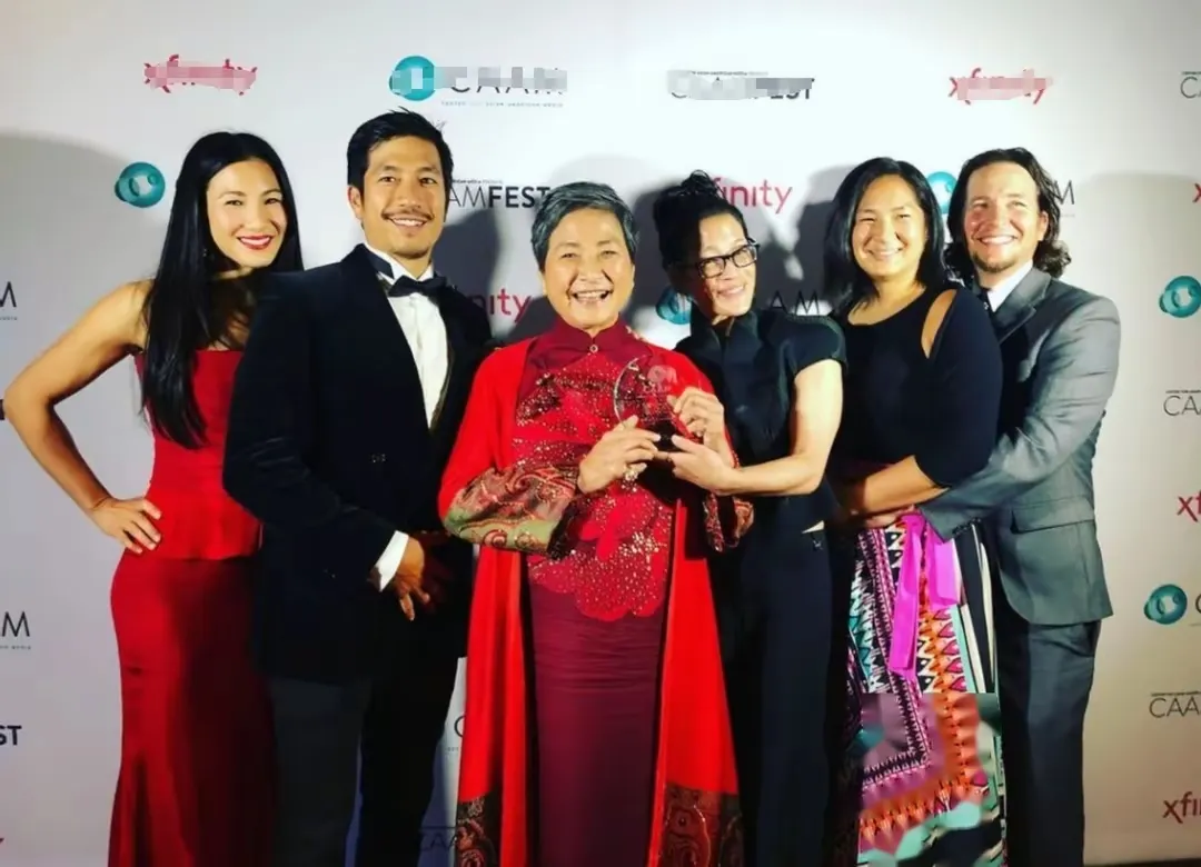 郑佩佩的四位子女，竟然没有一个是持有中国国籍的！
1. 儿子：原和玉，生于198