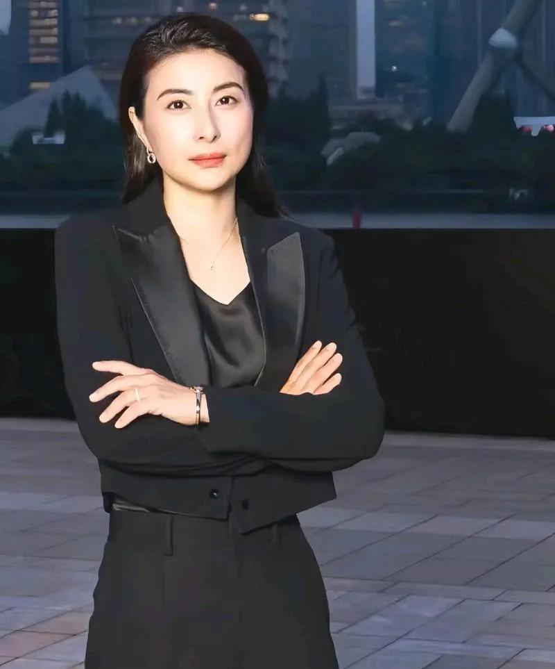 大新闻！2025年2月7号下午，网上突然爆料，郭晶晶和霍启刚一家搞大事情啦！他们
