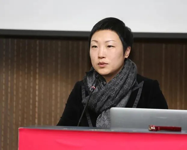 中央美术学院副院长张欣荣主动投案并不是她觉悟有多高，只能说明她已无处躲藏，不得不