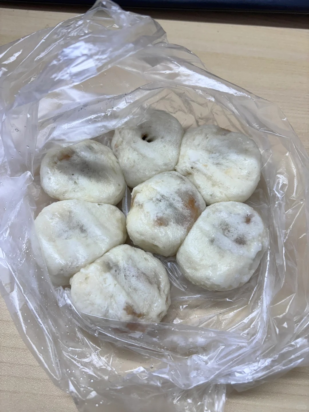 为什么每次吃完小笼包嘴巴都一股味
一打嗝那味道…而且一天下来都有