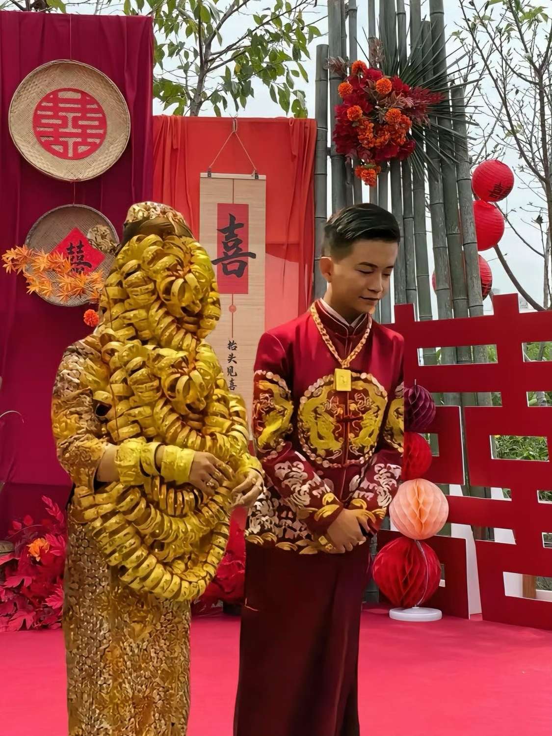 究竟是黄金装饰了新娘，还是新娘装饰了黄金